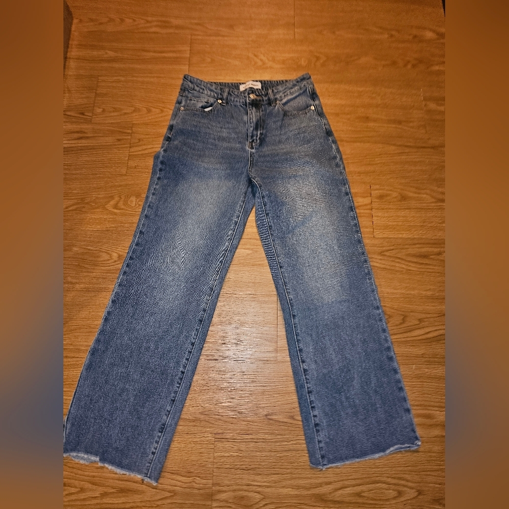Ashley Mason Wide Leg Jeans With Heart Back Pockets. Size 7/28
